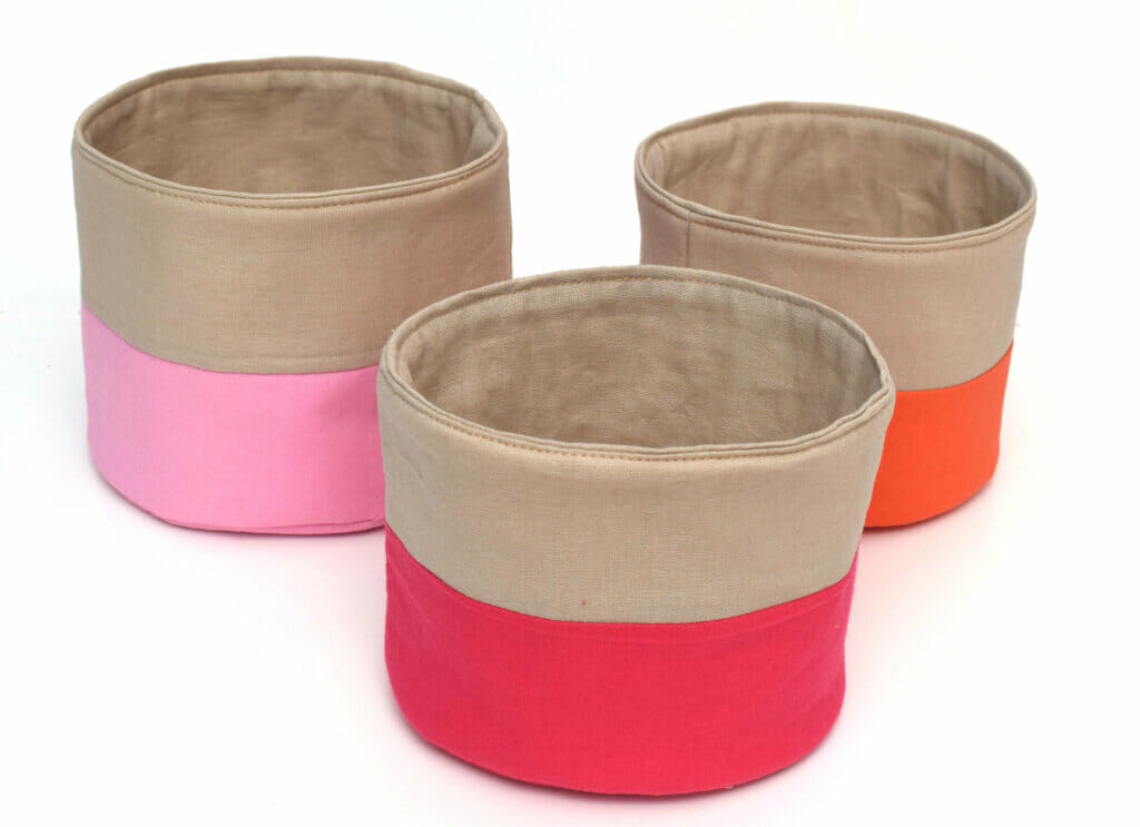 DIY 2-color fabric baskets with round bottom