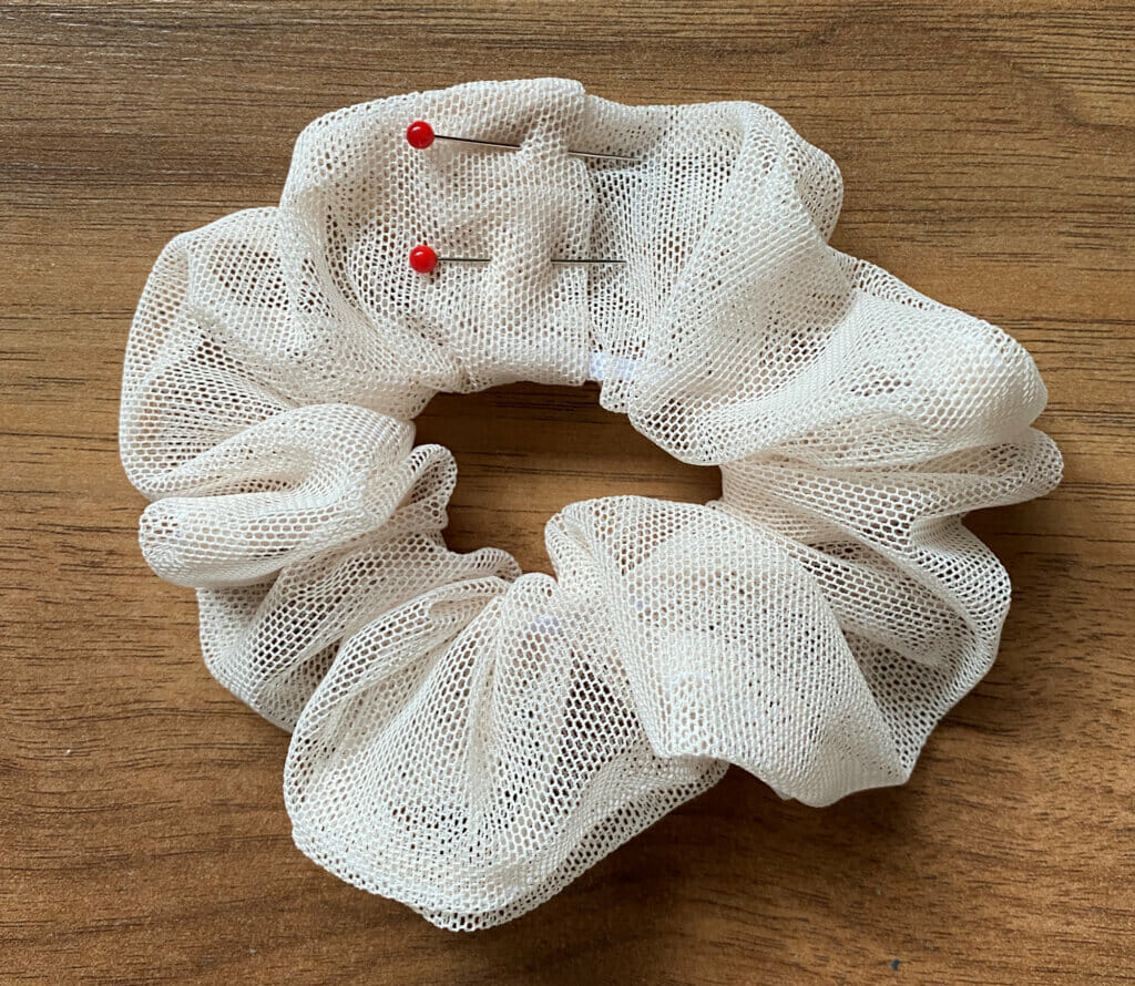 sewing tutorial for a tulle scrunchie