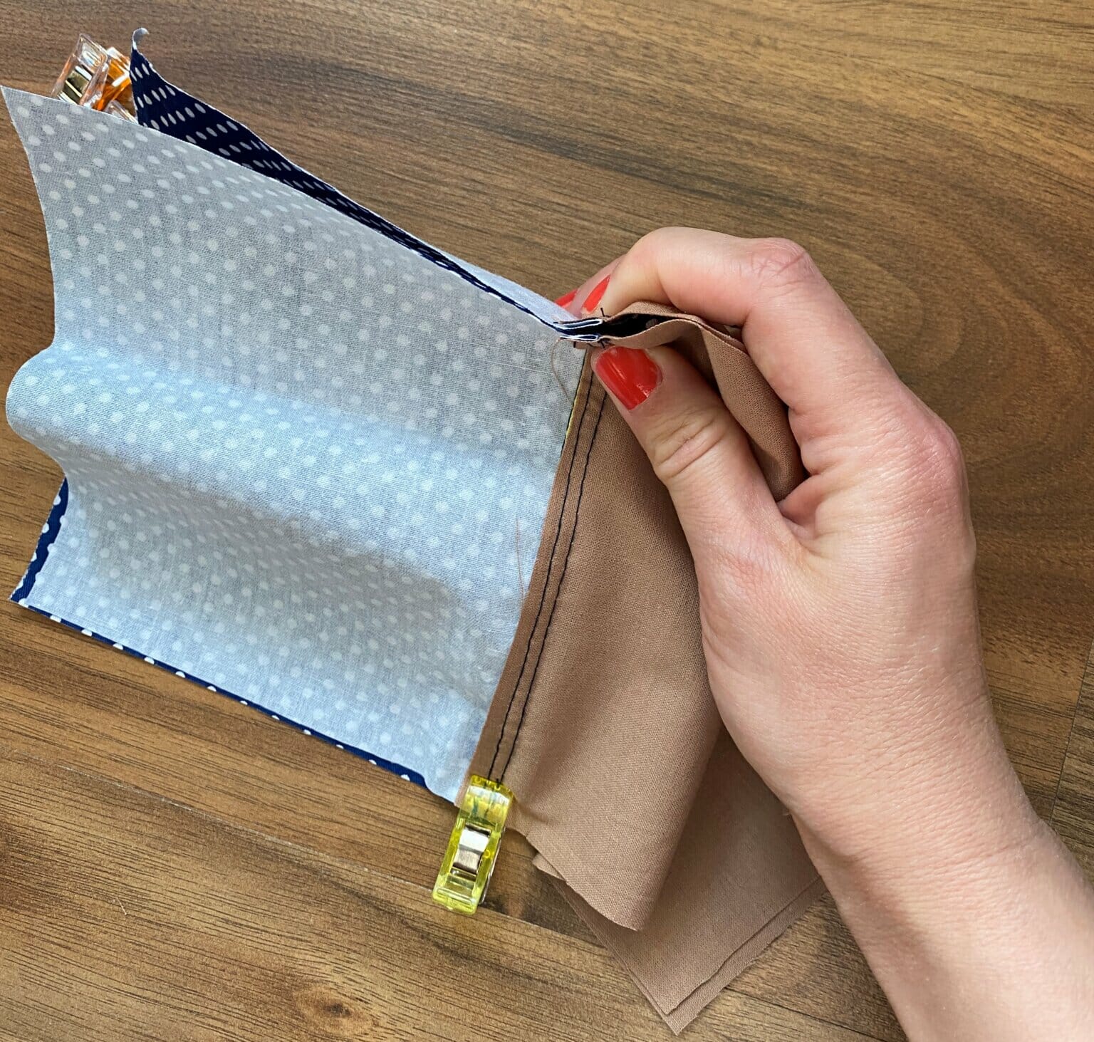 How to make a lined zipper pouch with zipper tabs - I Can Sew This