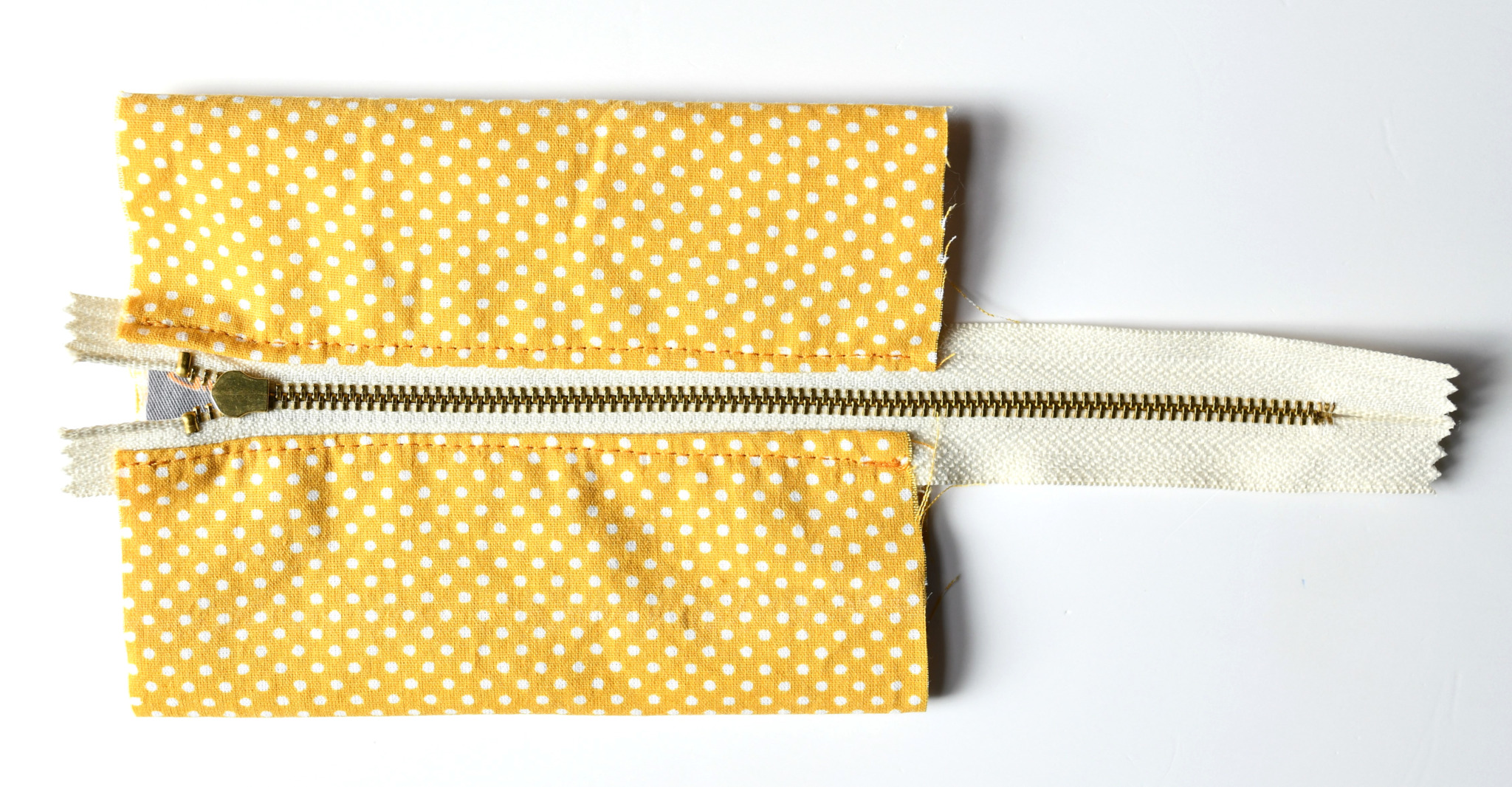 How to make a mini zipper pouch (free pattern) I Can Sew This