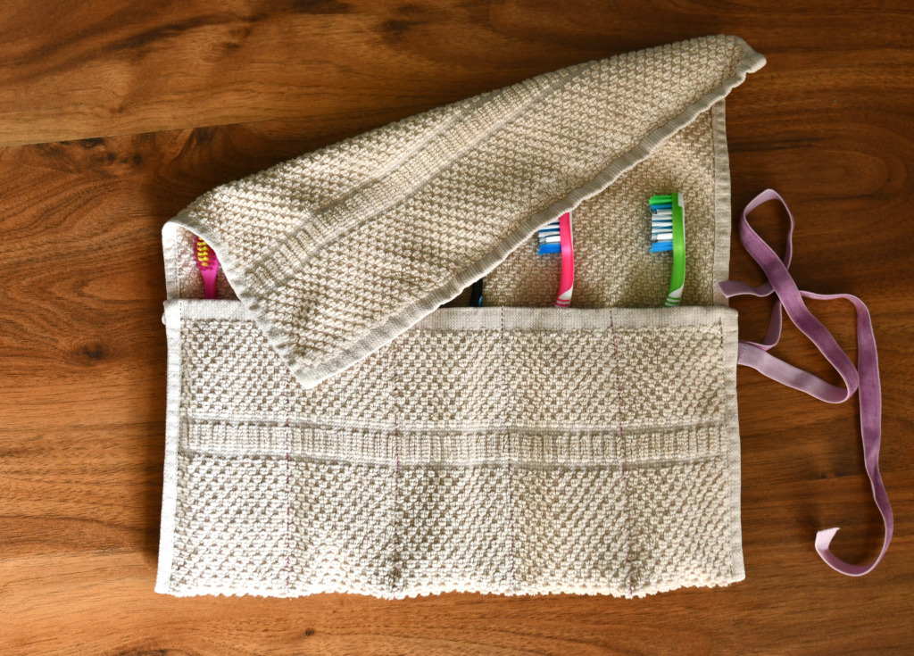 Easy Sewing Projects – DIY Travel Toothbrush Holder