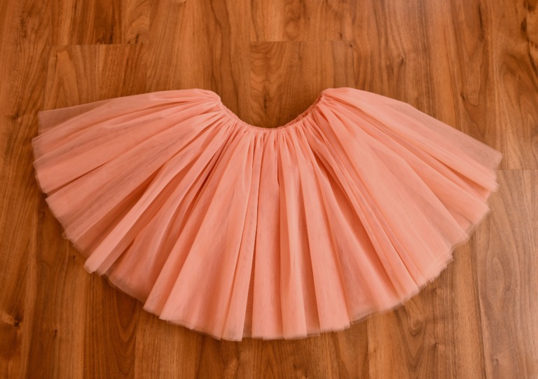 DIY Fluffy One-Seam Tutu Skirt Tutorial