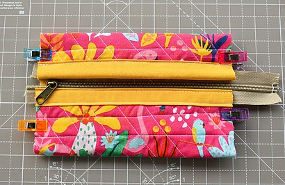 Easy quilted zipper pouch: free pattern - I Can Sew This