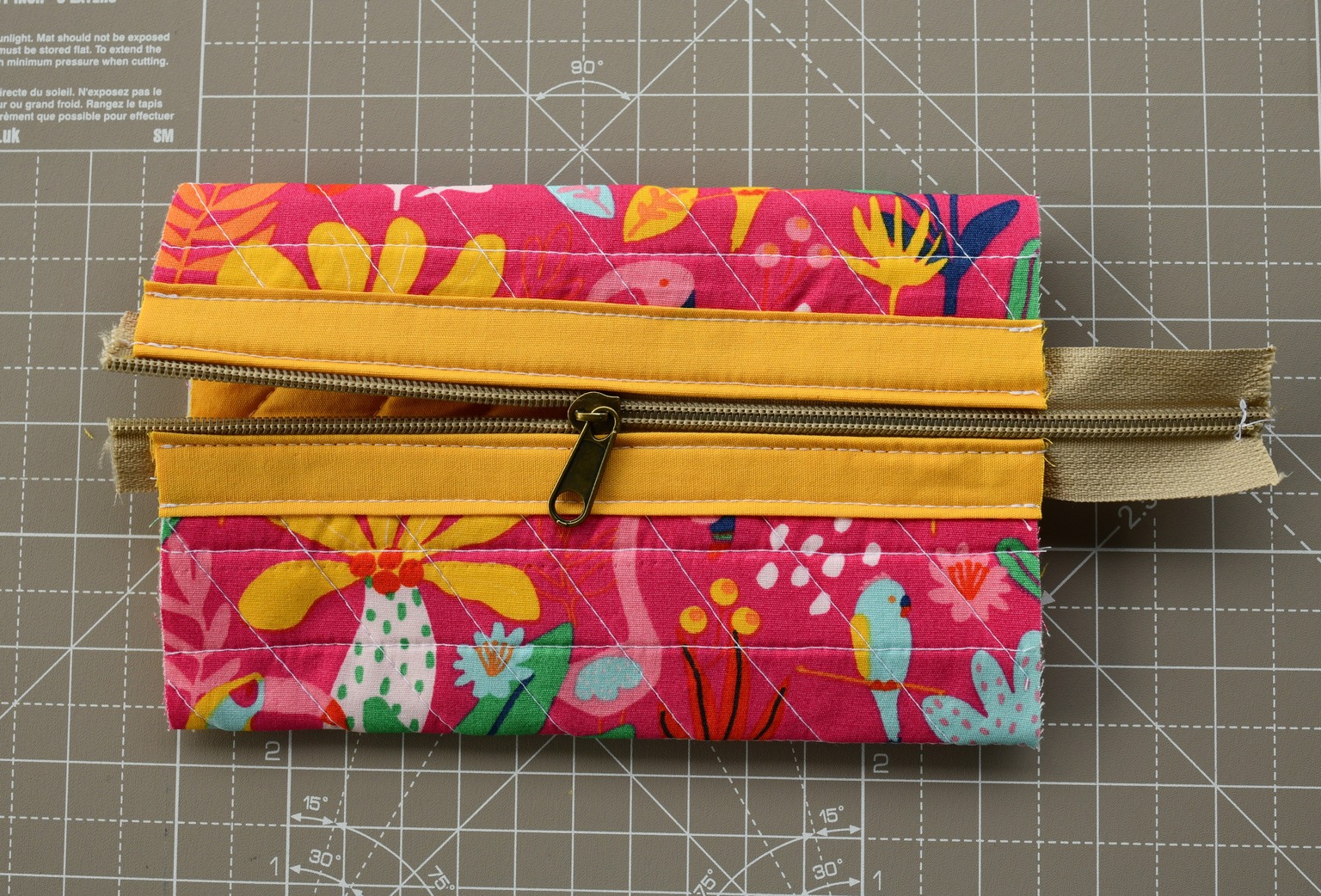 Easy quilted zipper pouch: free pattern - I Can Sew This