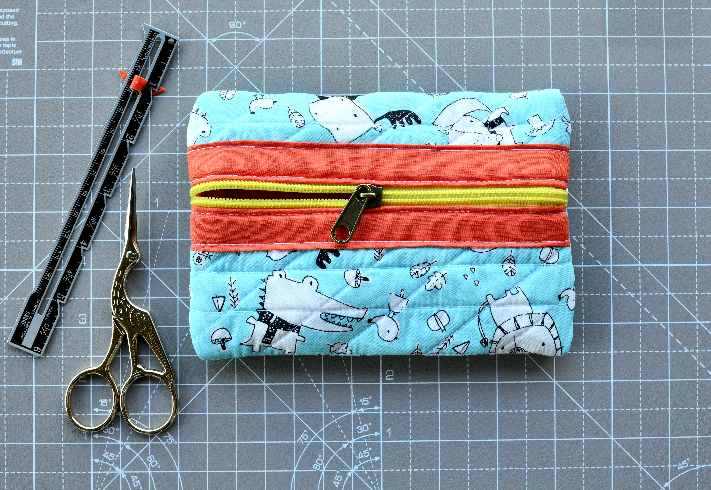 Sew Cute Zipper Charms - Tape Measure and Rotary Cutter