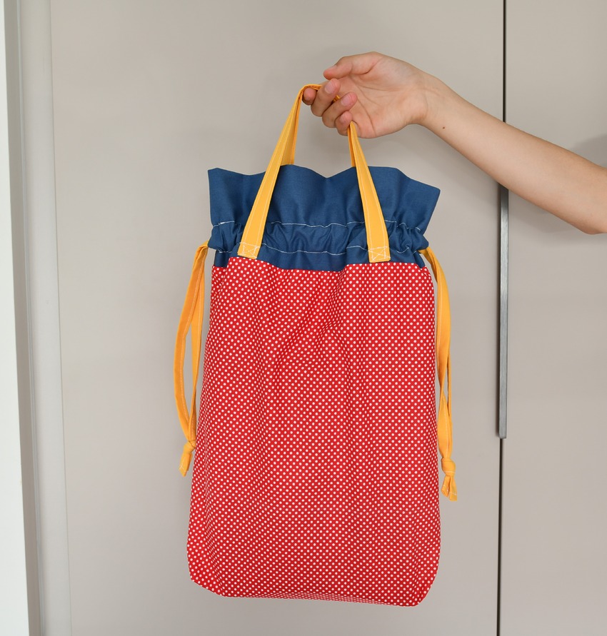 Easy drawstring gift bag with handles (free pattern) - I Can Sew This