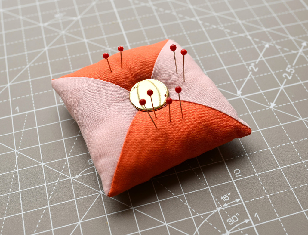 How to make a cute two-colored pincushion