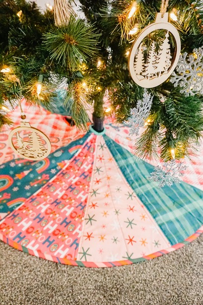 Christmas Tree Skirt Sewing Pattern: 12-Piece DIY