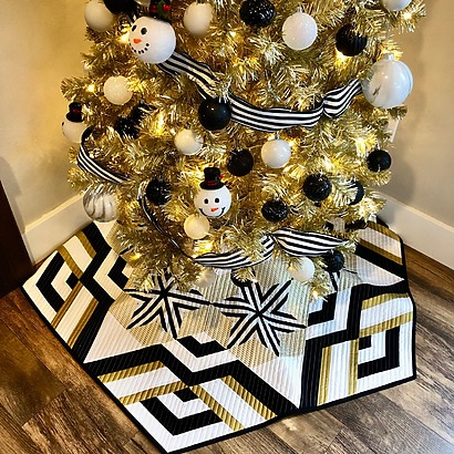 Gilded Christmas Tree Skirt, Modern Quilt Pattern