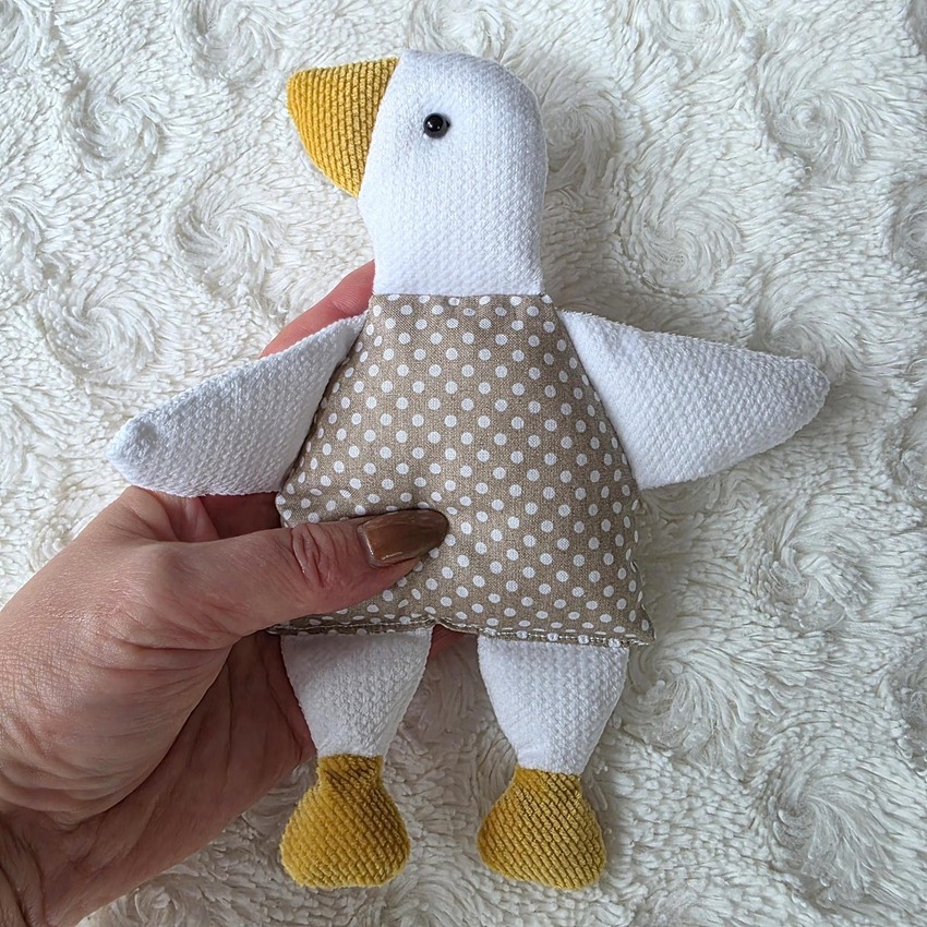 Fabric goose beginner pattern by Betty DIY