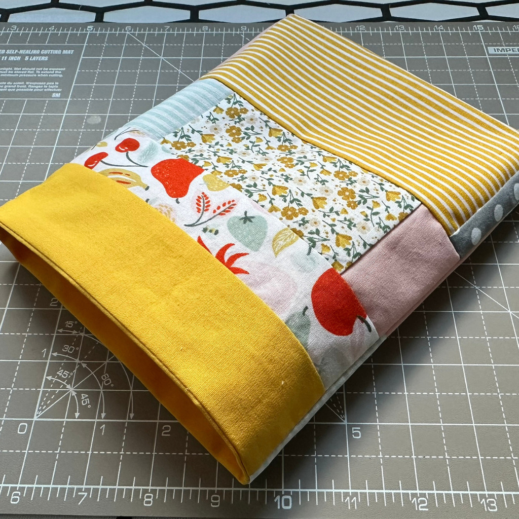 Close-up of the fully pressed top edge of the lined drawstring gift bag