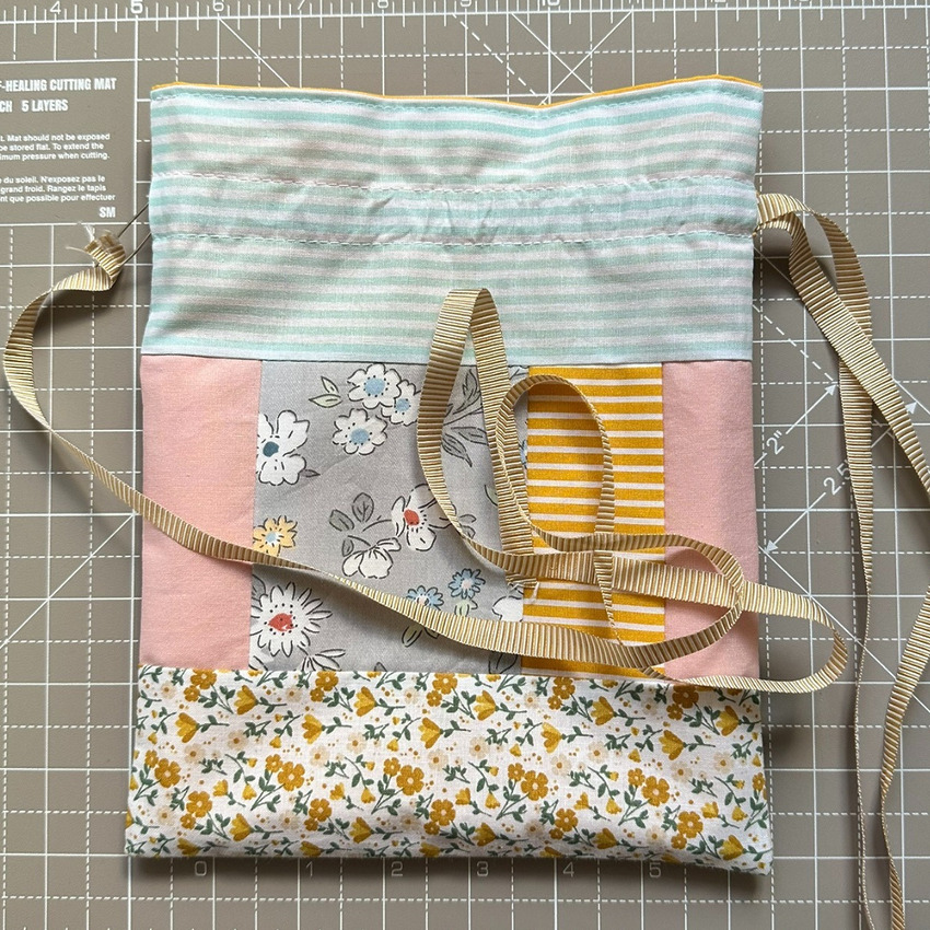 DIY patchwork lined drawstring gift bag - I Can Sew This