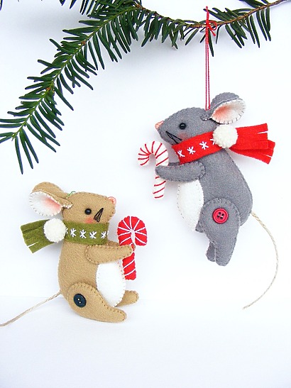 Felt Christmas Mouse Ornament Pattern by Nuvolina Handmade
