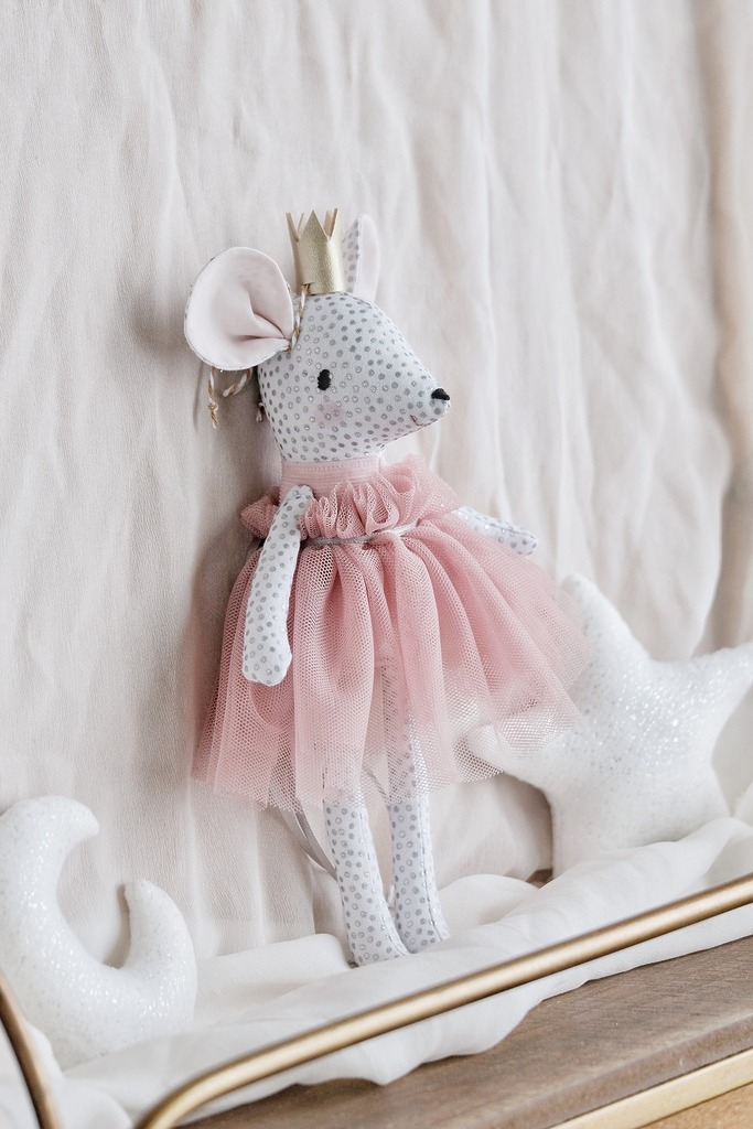 9" Mouse Doll with Detailed Instructions, Sewing Pattern by 10x2studio