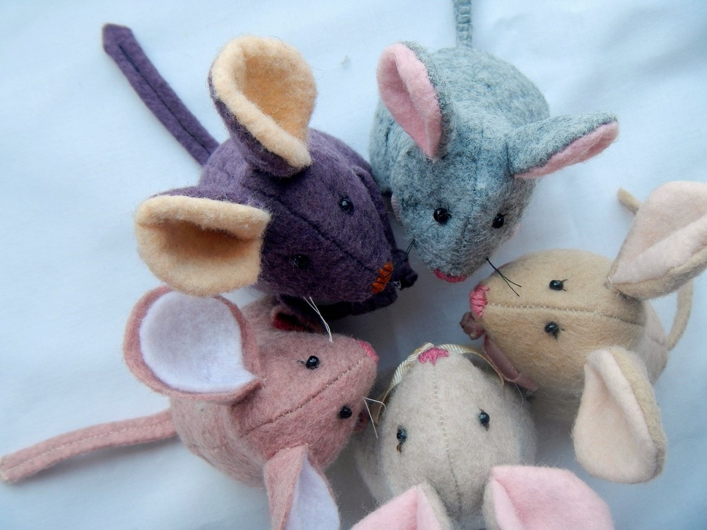 Wool Felt Mouse Softie (4-inch) Sewing Pattern