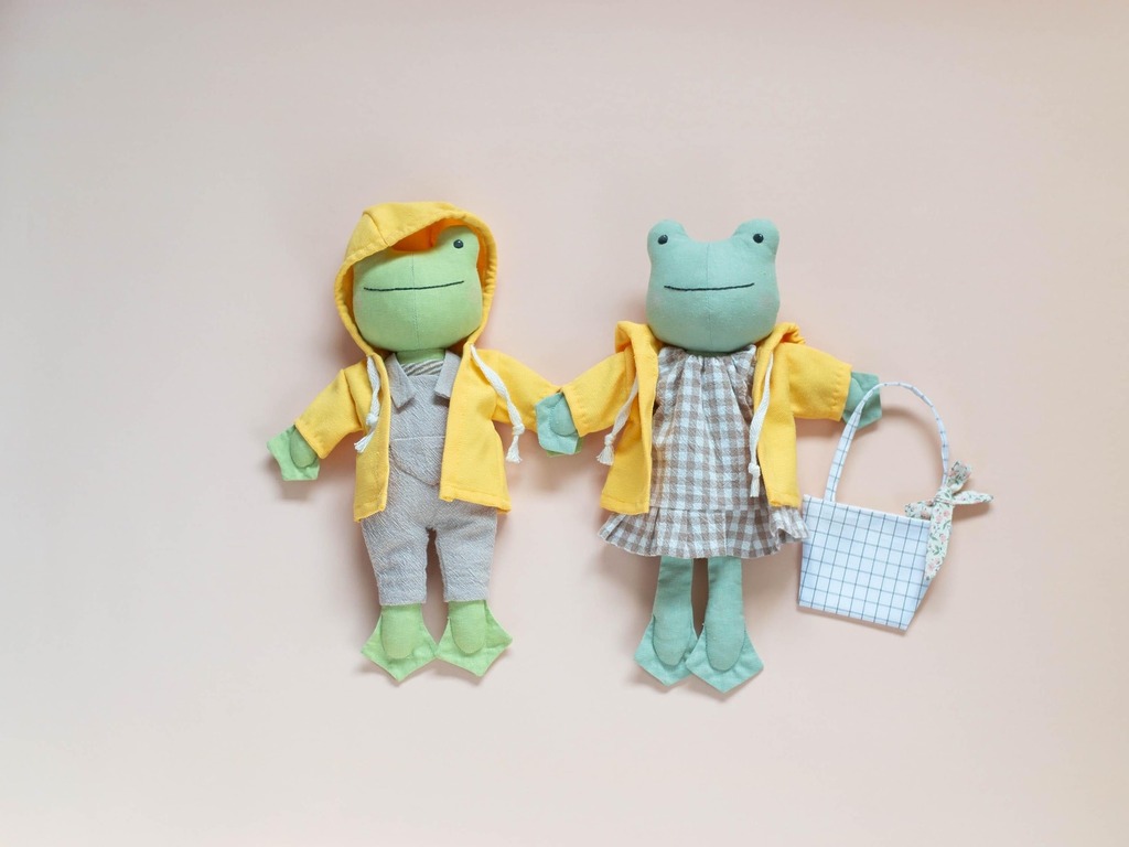Rainy Day Frog Doll Pattern by Annapatternsshop