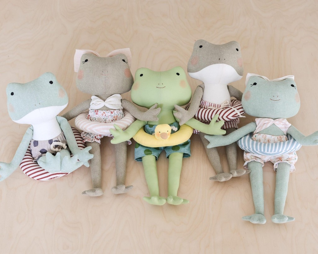 Summer Frog Doll Pattern by Mespetiteslunesdolls