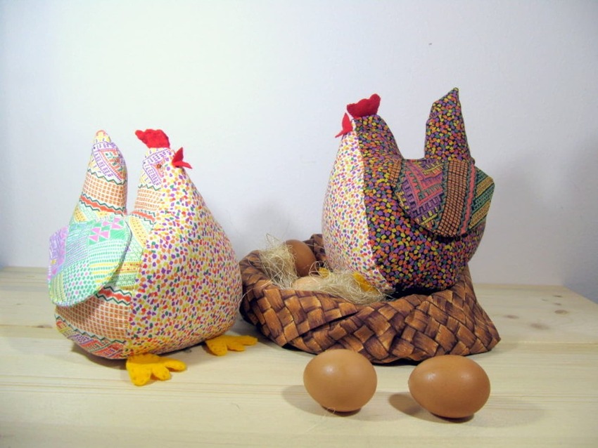 Hen Clucking Easter Decor by Mary Patterns