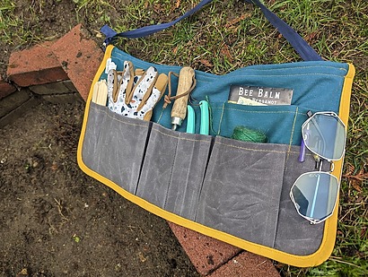 Best heavy-duty harvest apron: Garden & Crafting Tool Apron from Daized Handmade
