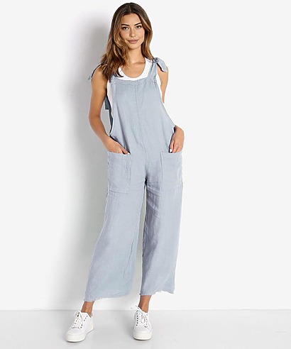 A pair of relaxed-fit cotton dungarees with front patch pockets and simple fabric shoulder ties