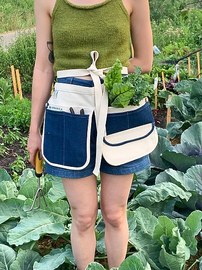Best expandable harvest pockets: Gardener's Apron from SandhillStudioCo