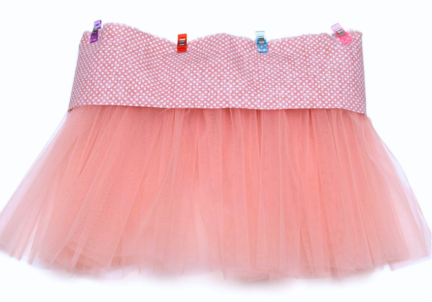 Attaching the waistband to the skirt