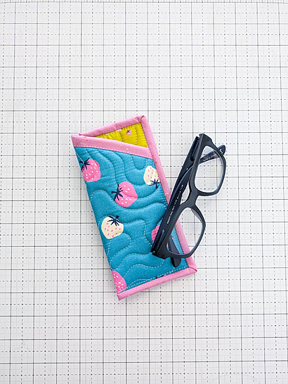 Lennon eyeglasses pouch pattern by CenterStreetQuilts