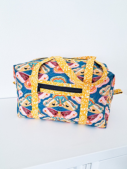 Holland Duffle Pattern by CenterStreetQuilts