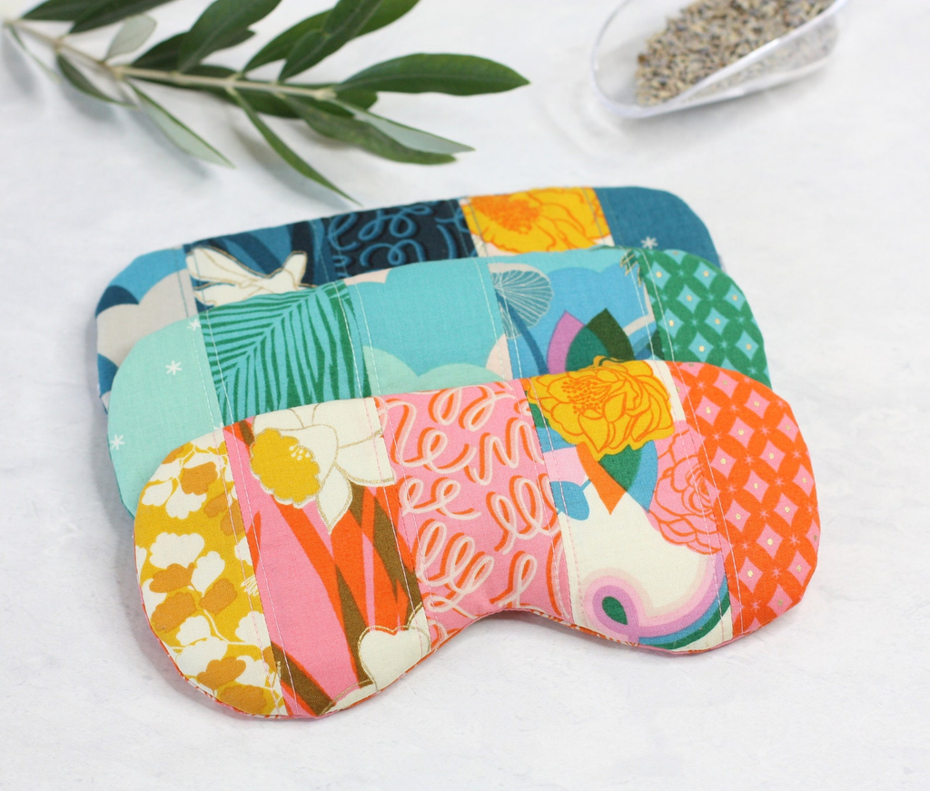 Relaxation aromatherapy eye pillow by Lisa Cox of A Spoonful of Sugar (paid PDF)