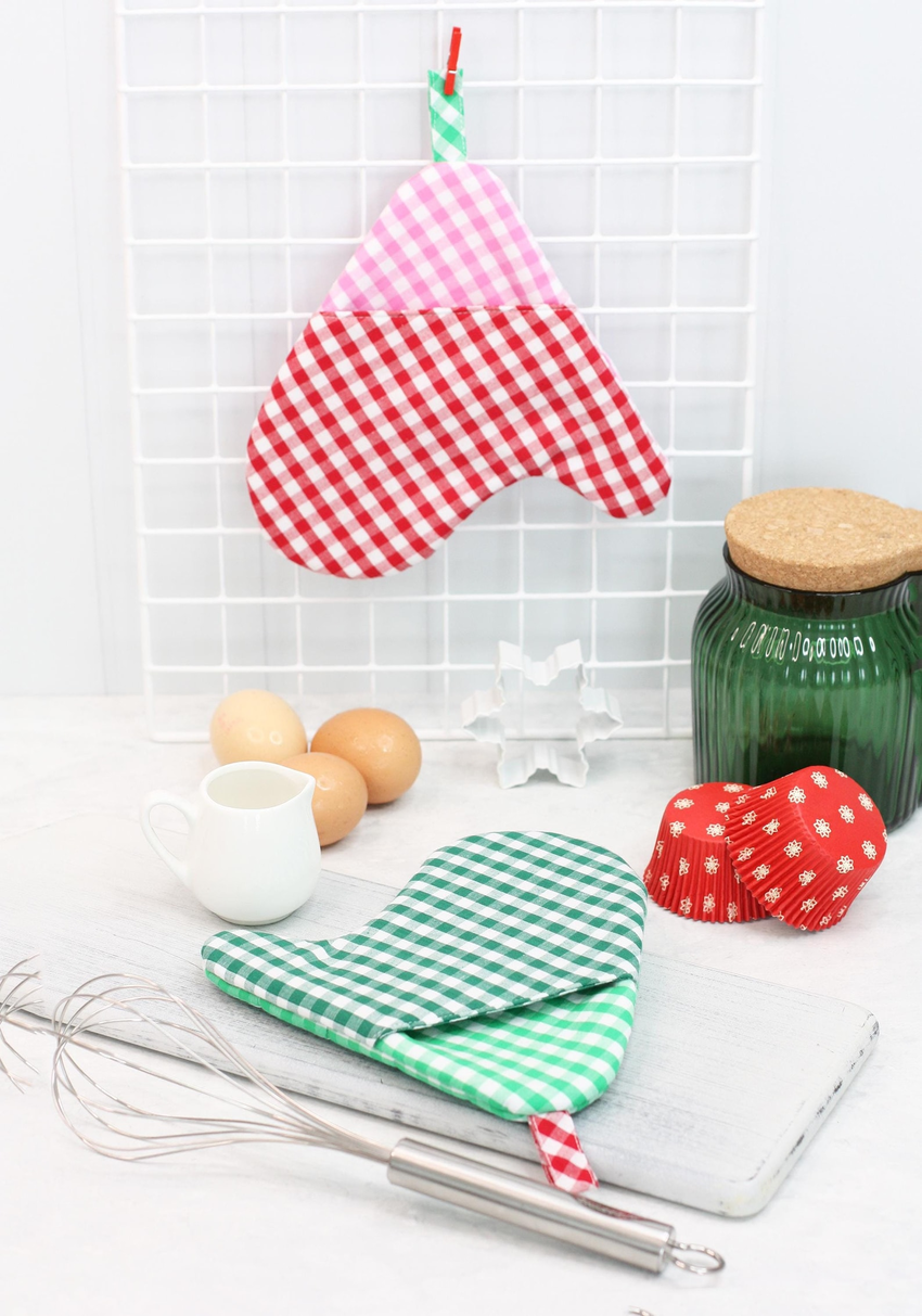 Bakers Buddy Oven Mitt PDF by Aspoonfullofsugar